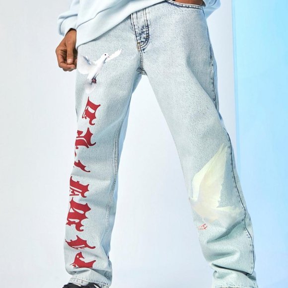BOOHOO MAN RELAXED FIT TEXT DOVE PRINT JEAN - Picture 2 of 5